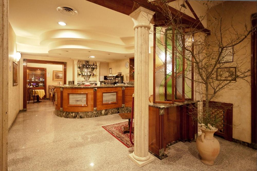 Phi Hotel Ambra Пескара Екстериор снимка