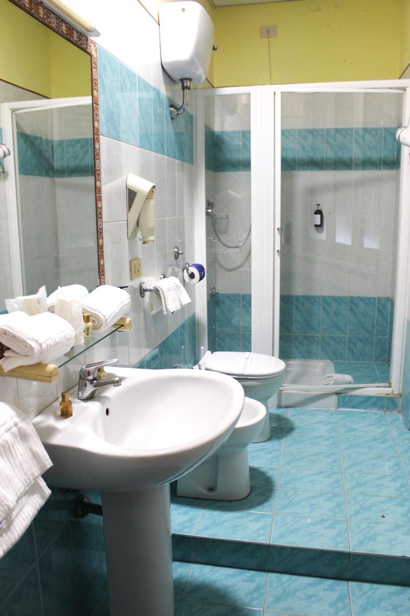 Phi Hotel Ambra Пескара Екстериор снимка