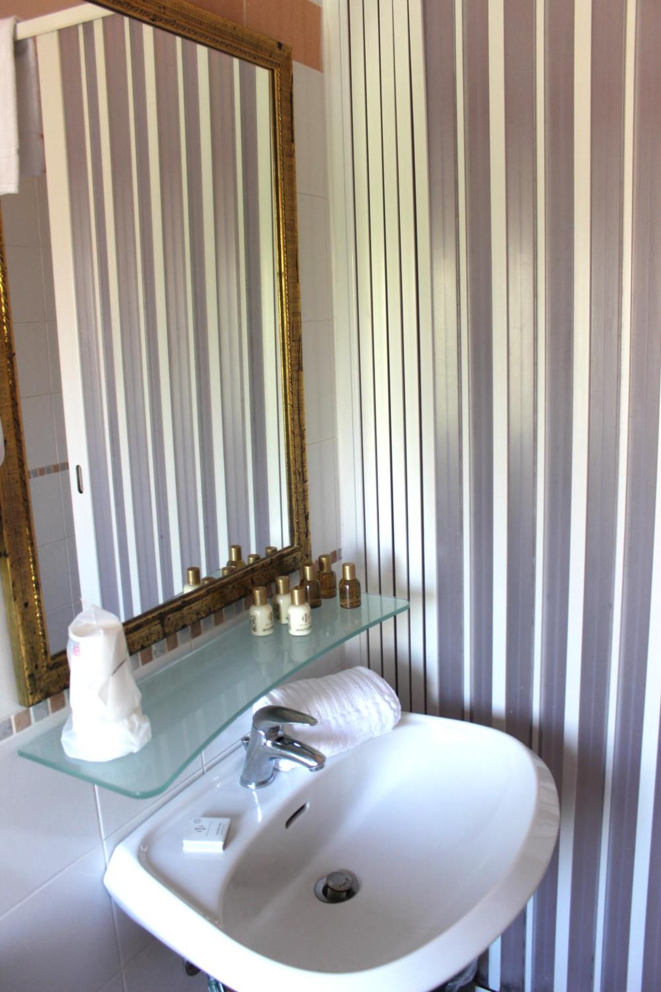 Phi Hotel Ambra Пескара Екстериор снимка