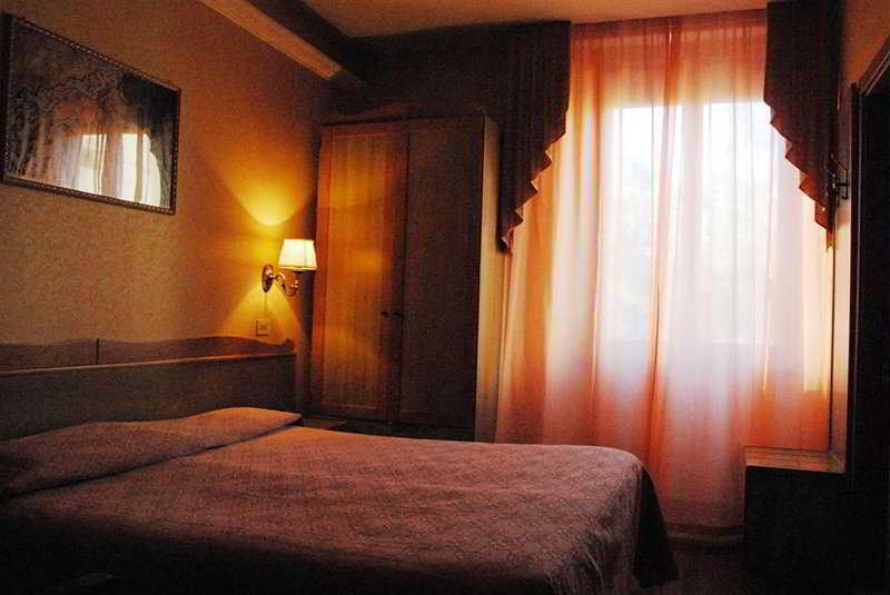 Phi Hotel Ambra Пескара Екстериор снимка